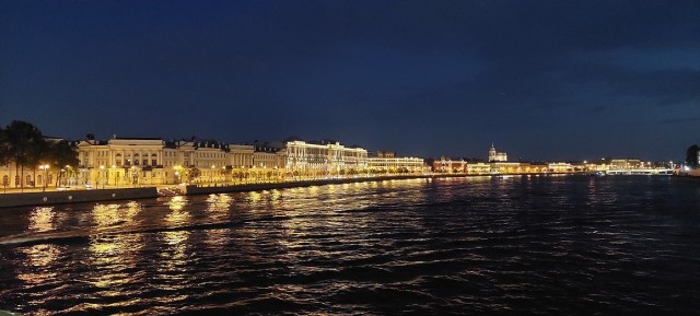 Питерские контрасты не перестают удивлять