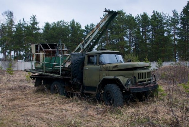 Заброшенная база военного снаряжения