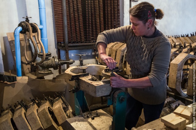 Как делают акустические гитары