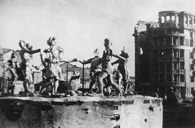 1945. Первый послевоенный спортивный парад в Сталинграде