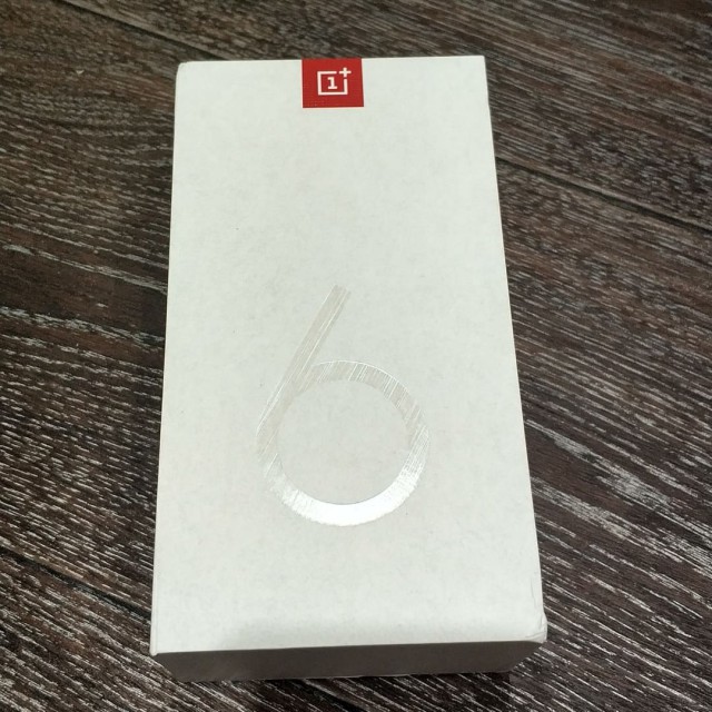 Млщный телефон OnePlus 6T