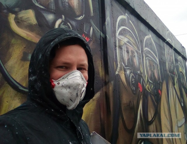 В Нижнем Новгороде художник нарисовал граффити, посвященное настоящим супергероям