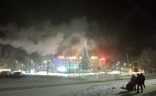 Бокал за тех, кто работает в новогоднюю ночь