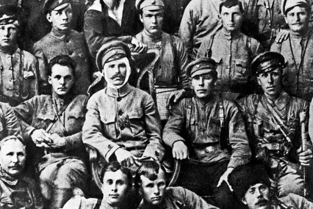Что произошло с Петькой после гибели Чапаева