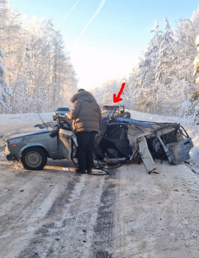 68-летний водитель 2107 получил ушибы и ссадины, его 36-летний пассажир - порезы щеки и травму века, водитель УАЗа - ушиб головы