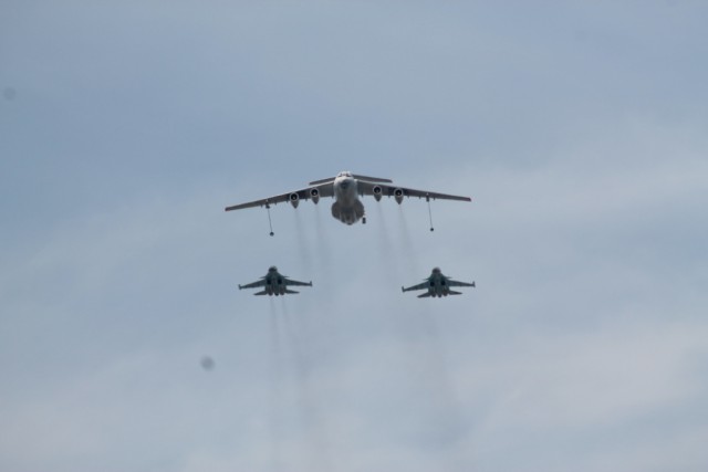 Стальная мощь в воздухе над головой