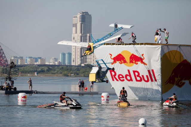 Red Bull Flugtag 2015: полет головы Михалкова