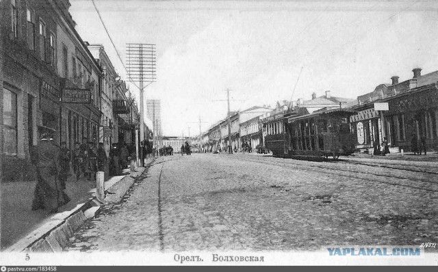 На центральной улице Орла начали разваливаться "гробы"