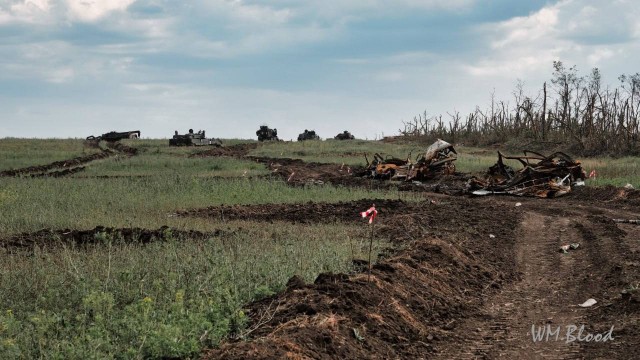 Множество разбитых танков Leopard, Bradley и другая западная техника