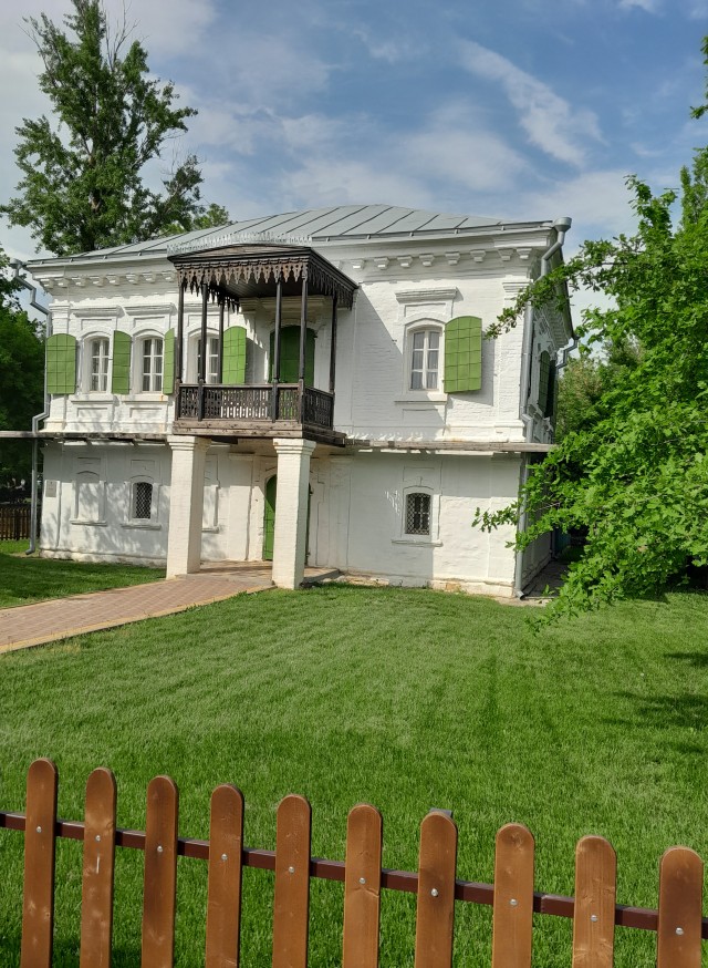 Запад. А там правда очень хорошо?