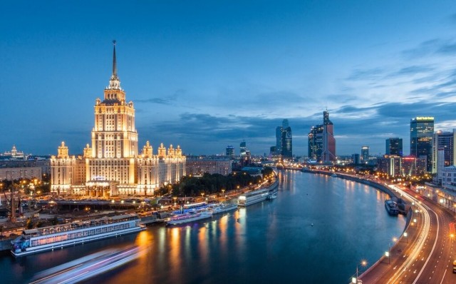 Более 60% жителей Москвы и Петербурга проголосовали за запрет аренды самокатов
