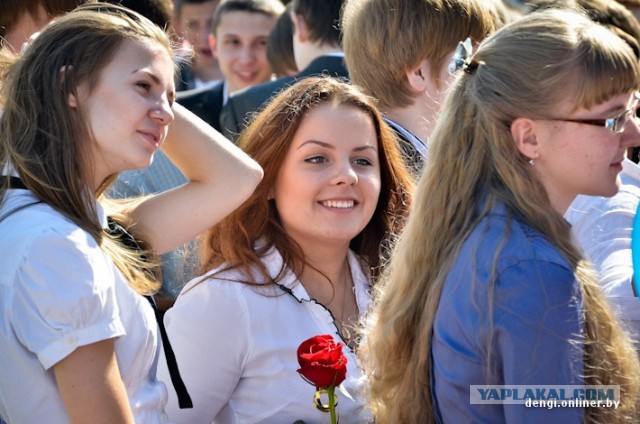 В белорусских школах прозвенел последний звонок