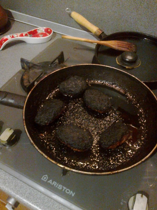 В Москве муж табуреткой избил свою жену за невкусные котлеты