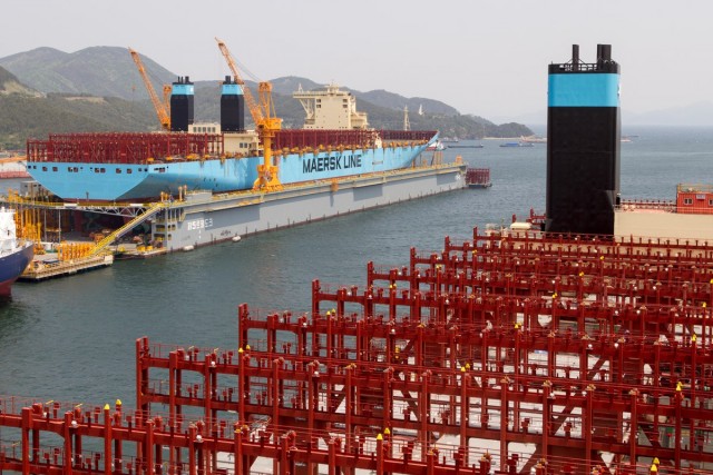 Корейцы построили самый большой контейнеровоз
