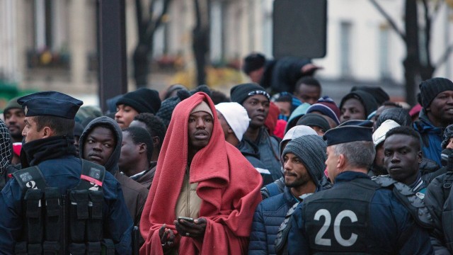 А представьте, вы прилетаете в Париж, отдохнуть.