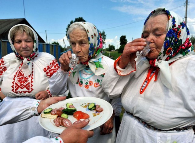 Выпивка, зубры и суровые бабушки, или Беларусь глазами британцев