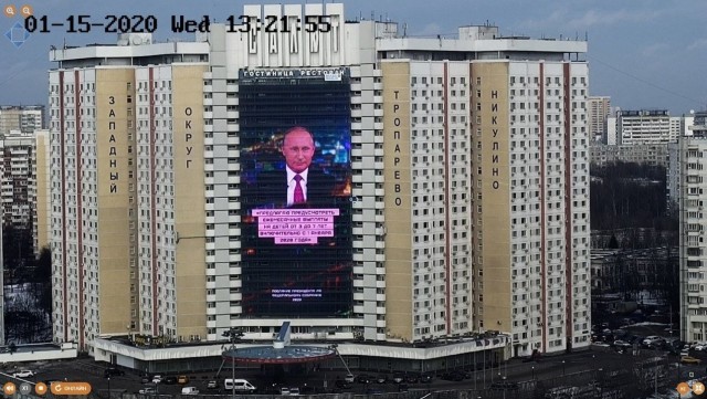 Выдержки из ежегодной лапши показывают на московских зданиях