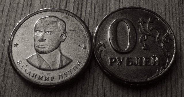 Почему деньги на Руси стали называть бабками, пятихатками и косарями?