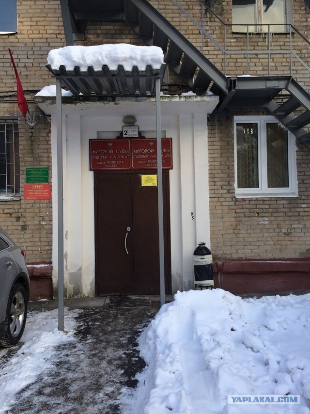 В Москве житель дома на Нагорной улице сделал себе отдельный вход в квартиру на 3 этаже