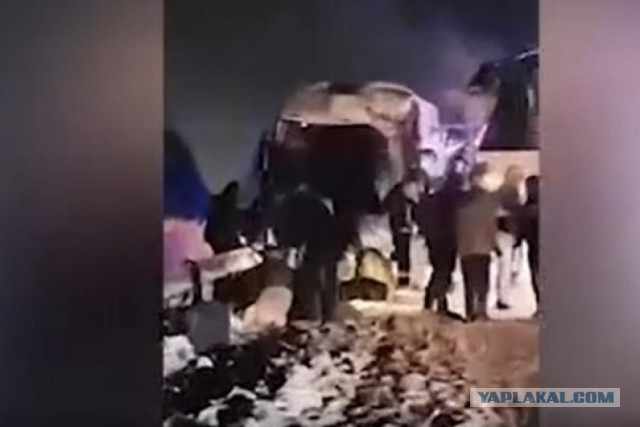 В Латвии разбился эстонский автобус с украинскими военными.