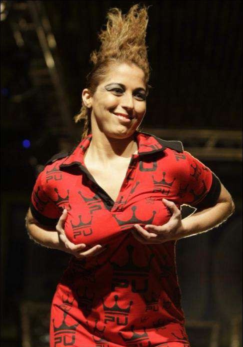 Проститутки в России пообещали не повышать цены на услуги из-за роста курса доллара