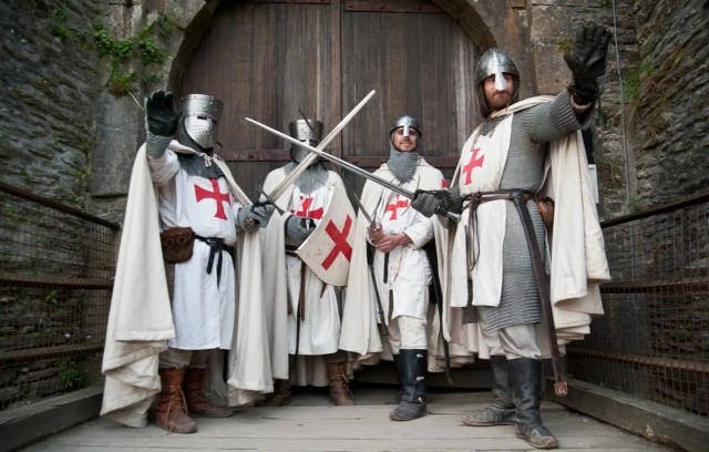 Патриарх Кирилл призвал молодежь к защите Церкви