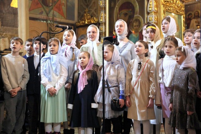 В Новосибирске подростки-зумерши систематически избивают одноклассницу, а видео выкладывают в сеть