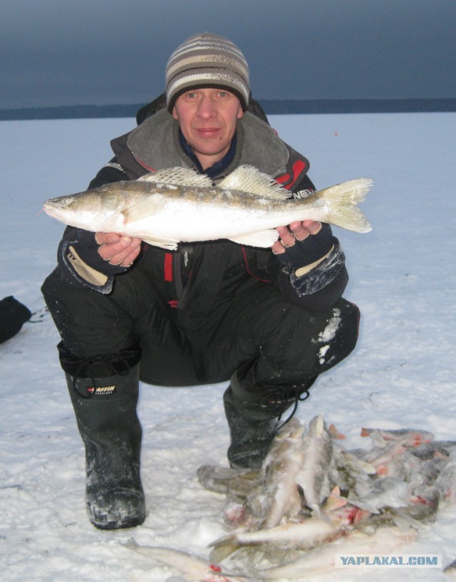 Зимняя рыбалка с ночевкой.