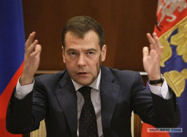 Медведев "не знал" что подписал закон о коррупции.