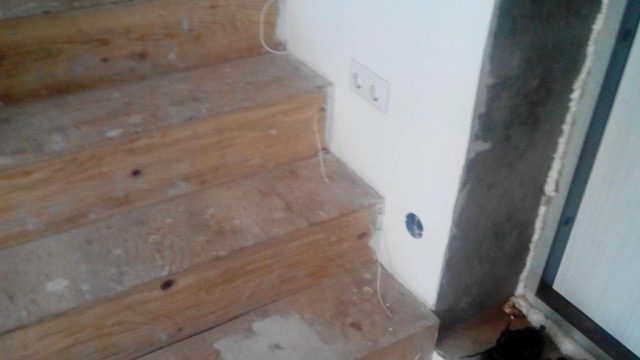 Небольшое рукожопство: запилил себе лестницу.