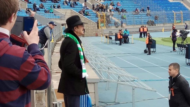 Диалоги о футболе, спорте, хобби.
