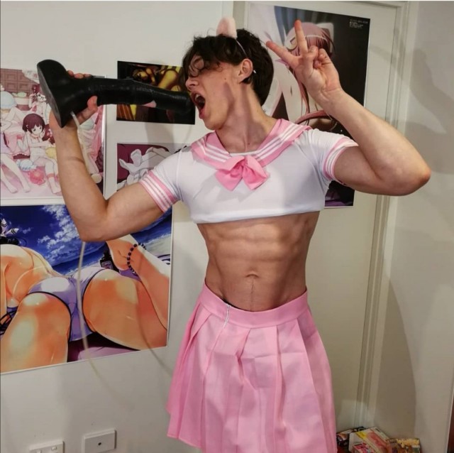 Catboykami довел любительницу чернокожих до слез