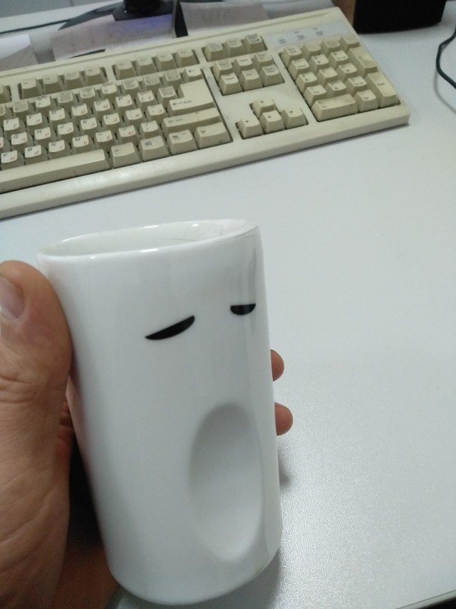 А из какой кружки вы пьёте на работе?