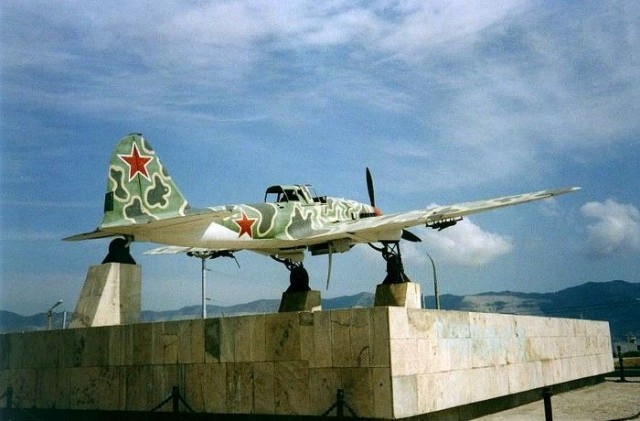 Памятник штурмовику ИЛ - 2