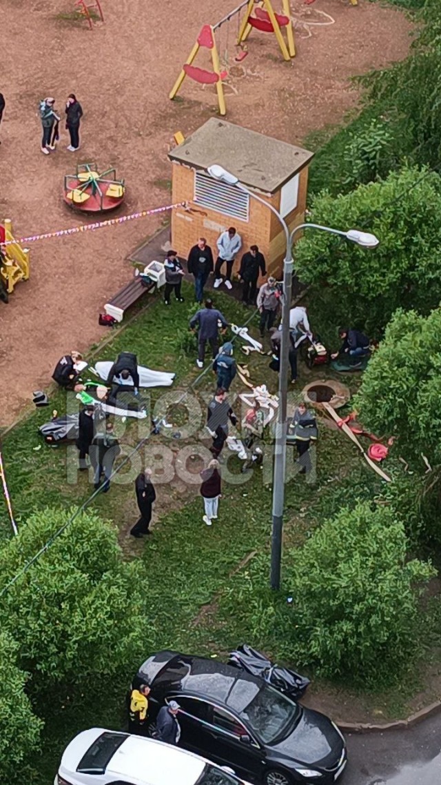 В Мытищах погибли 4 рабочих, которые откачивали воду в коллекторе.