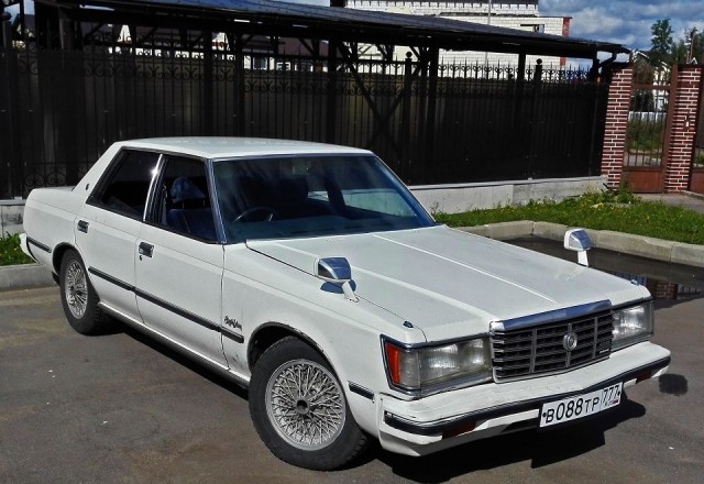 Это 21-летний Mercedes е211