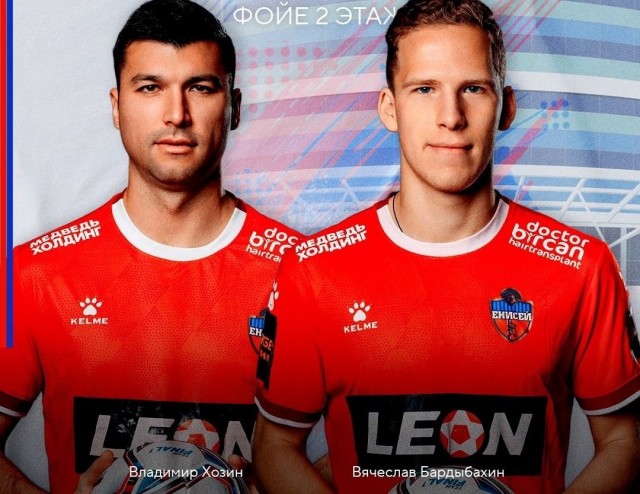 ФК «Енисей» ввязался в жестокий конфликт: футболисты напали на обычную семью в Советском районе Красноярска.