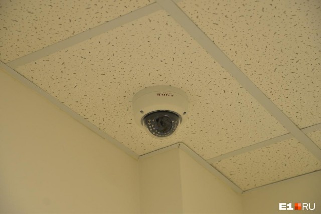 «Мелкие поганцы чувствуют себя безнаказанными». Нужны ли видеокамеры в школах?