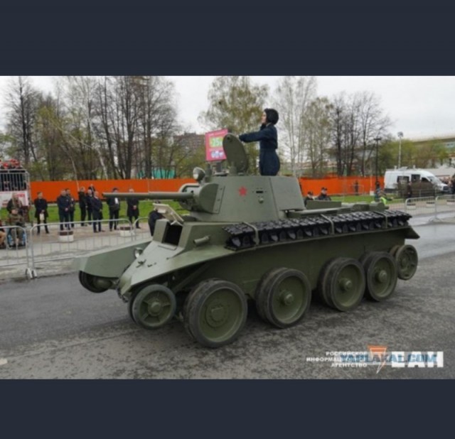 Торжественное шествие раритетной техники в День Победы прошло в Верхней Пышме. Фото