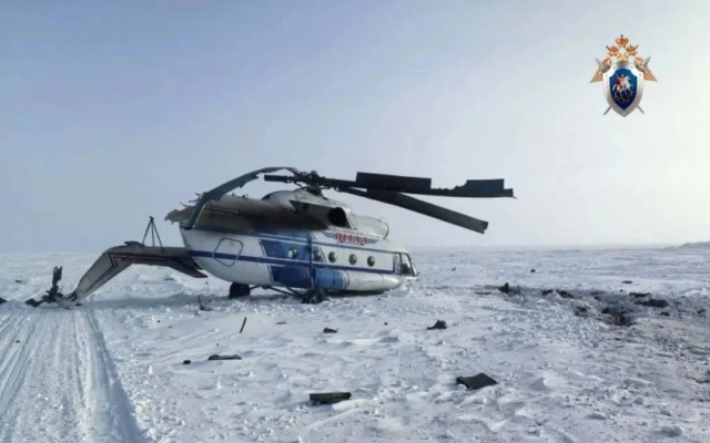 Вертолет совершил жесткую посадку на поле в ЯНАО