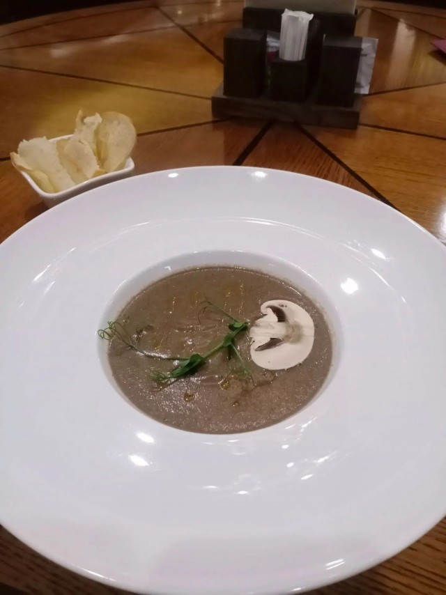 Мсье, а не дать ли вам на rotonde