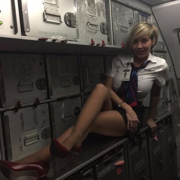 Девушки, которым скучно на работе