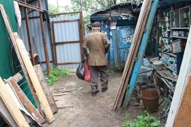 Ярославцы собрали деньги на дом ветерану: на стройку явилась полиция