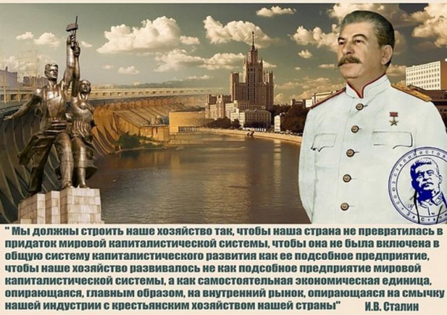 10 тысяч алых цветов возложено к могиле Сталина в Москве
