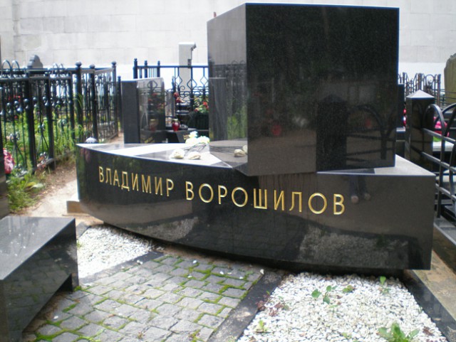 Самые необычные надгробия знаменитостей