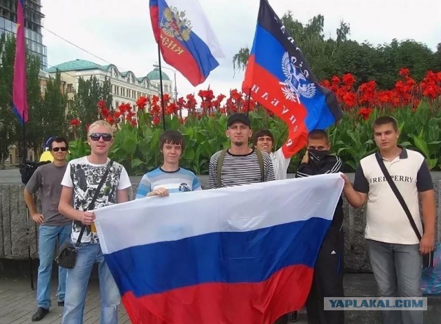 Протестующие в Гонконге у здания генконсульства США