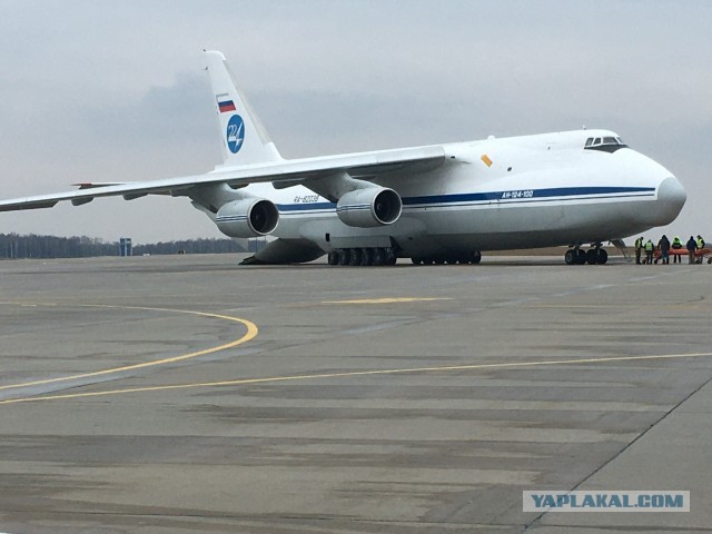 Грузовой самолёт Ан-124 «Руслан» выкатился за пределы полосы во время аварийной посадки в Новосибирске