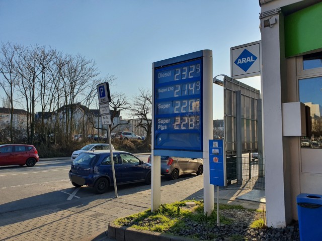 В декабре в Германии литр топлива стоил 1,55 евро