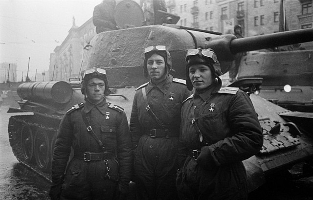 Первые два послевоенных года в исторических фотографиях