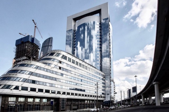 Разбирают вестибюль моста Багратион.